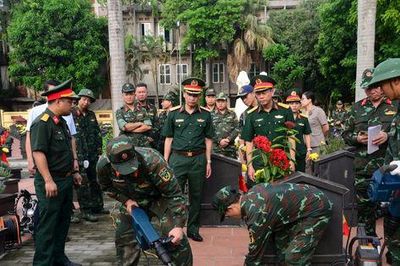 Triển khai lấy mẫu giám định ADN hài cốt liệt sĩ tại Nghĩa trang liệt sĩ Ngọc Hồi
