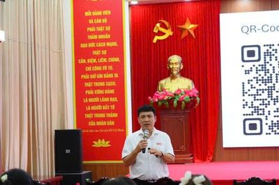 Trưởng khoa Công nghệ thông tin đưa AI đến gần hơn với người dân