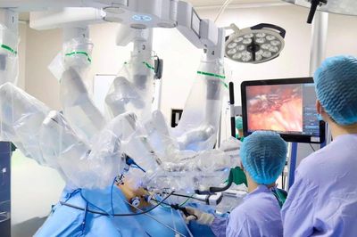 Tưởng đau lưng do tuổi tác, người đàn ông 64 tuổi bất ngờ với kết quả khám