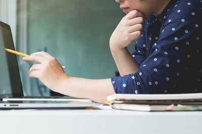 Tách nhỏ kỳ thi tốt nghiệp THPT thành nhiều đợt: Teen lo ngại về tính công bằng