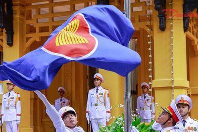 Lễ thượng cờ kỷ niệm 31 năm Việt Nam tham gia ASEAN