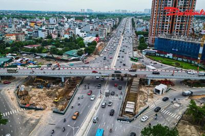 Hà Nội phân luồng trước cổng Aeon Mall Long Biên phục vụ thi công hầm chui Cổ Linh