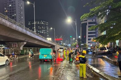 Mưa lớn trút xuống Hà Nội, xuất hiện một số điểm úng ngập cục bộ