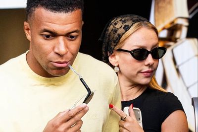 Gu thời trang của Mbappe và bạn gái gây sốt