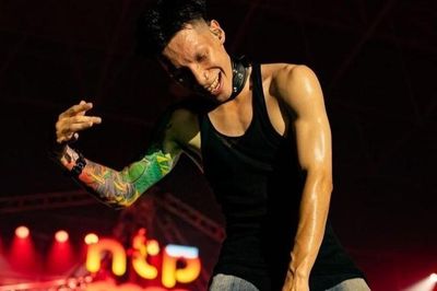 Ca sĩ Việt xin lỗi, phải gỡ bỏ 19 bài nhạc