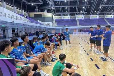 Tuyển futsal Việt Nam tập buổi đầu tiên tại Thái Lan, chuẩn bị cho trận đấu với Nga