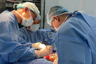 Suýt liệt mặt vì khối u nằm sâu giữa hai phần của tuyến nước bọt