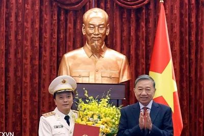 Trao quyết định thăng quân hàm Thượng tướng cho sĩ quan Công an nhân dân