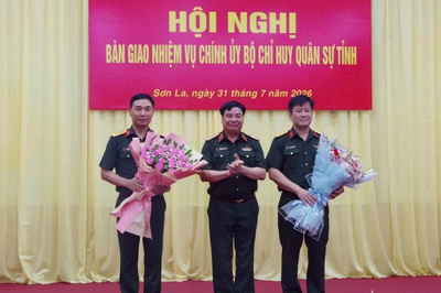 Sơn La: Bàn giao nhiệm vụ Chính ủy Bộ CHQS tỉnh