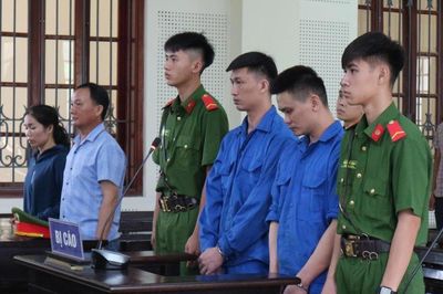 Cặp bài trùng thuê ô-tô tự lái, dùng giấy tờ giả cầm cố chiếm đoạt tiền tỷ