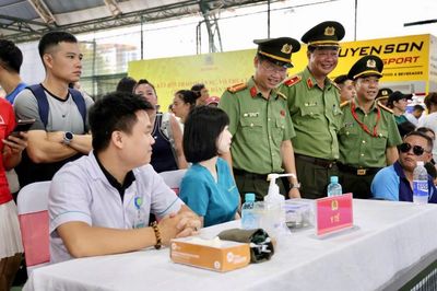 Lãnh đạo Cục Công tác chính trị và Công an TP Đà Nẵng động viên các đội tuyển, lực lượng hậu cần, y tế phục vụ Hội thao CAND