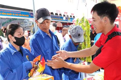 Tăng thu nhập đẩy sức mua cho thị trường