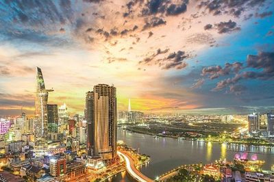 [SPOTLIGHT] TP.HCM tăng trưởng GRDP cao nhất 10 năm