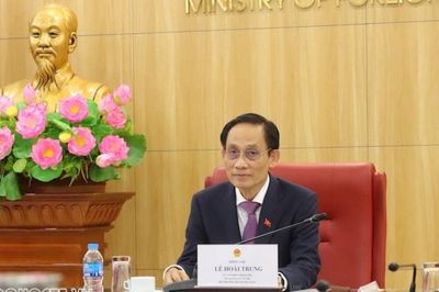 Bộ trưởng Ngoại giao Lê Hoài Trung tiếp đoàn Lãnh sự danh dự Việt Nam ở nước ngoài