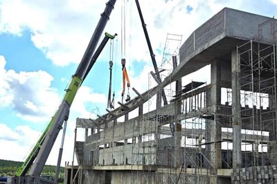Nhà thi đấu hơn 22 tỷ đồng bất ngờ sập một phần khi chưa hoàn thành