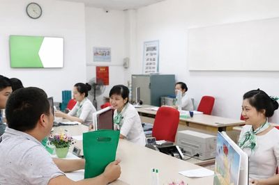 Hé lộ về lương ngân hàng
