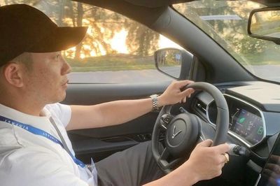 Những điều tài xế cần lưu ý khi mới chuyển sang cầm lái xe điện