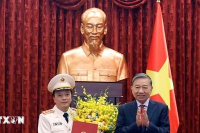Trao quyết định thăng Quân hàm Thượng tướng cho sỹ quan Công an Việt Nam