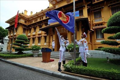 Lễ Thượng cờ ASEAN do Bộ trưởng Ngoại giao Lê Hoài Trung chủ trì