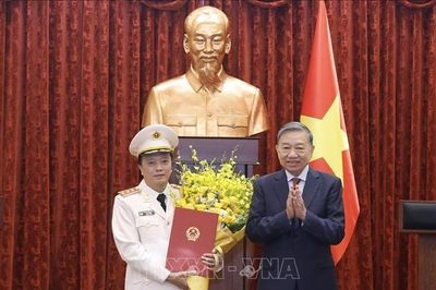 Trao quyết định thăng quân hàm Thượng tướng cho đồng chí Đặng Hồng Đức