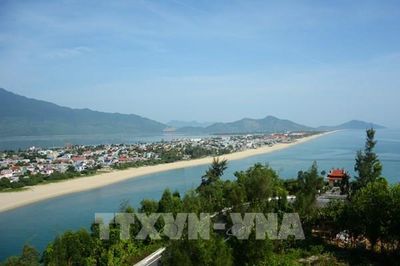 Ngắm vẻ đẹp vịnh Lăng Cô, vịnh biển đẹp nhất hành tinh ở Huế