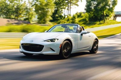Mazda lên kịch bản điện hóa mẫu xe thể thao MX-5
