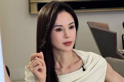 Khán giả hoang mang trước hành động lạ của 'Tiểu Long Nữ' Lý Nhược Đồng