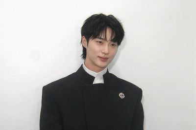 Byeon Woo Seok gây sốt với visual như bước ra từ truyện tranh