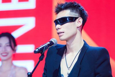 Rapper MCK gỡ bỏ 19 bài hát