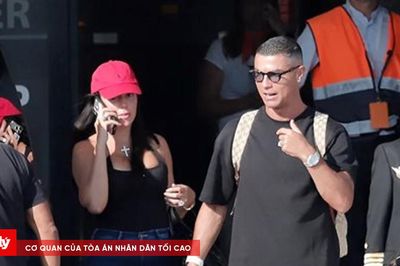 Ronaldo gây xôn xao khi xuất hiện với nhẫn cưới giống Georgina