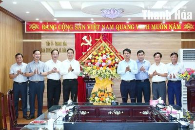 Phó Bí thư Thường trực Tỉnh ủy Nguyễn Hồng Phong chúc mừng Ngày truyền thống ngành Tuyên giáo của Đảng