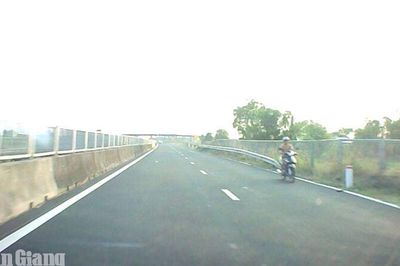 Hiểm họa từ xe gắn máy trên tuyến Lộ Tẻ - Rạch Sỏi