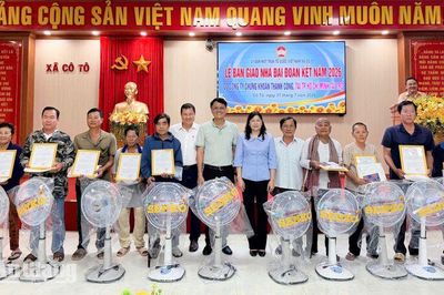 Trao 72 nhà Đại đoàn kết cho hộ khó khăn ở An Giang