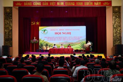 Na Sang đối thoại với Nhân dân về phát triển vùng nguyên liệu dứa