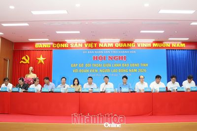 Lãnh đạo UBND tỉnh Khánh Hòa gặp gỡ, đối thoại với đoàn viên, người lao động