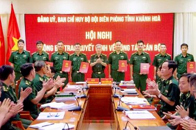 Bộ đội Biên phòng tỉnh Khánh Hòa công bố và trao các quyết định về công tác cán bộ