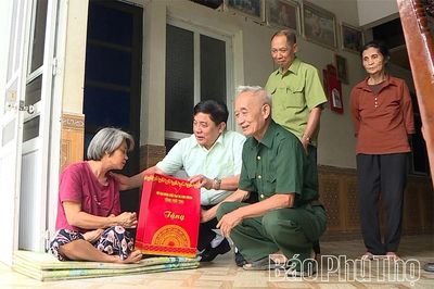 Trao 300 suất quà cho nạn nhân chất độc da cam có hoàn cảnh khó khăn