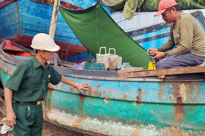 Vững vàng trước biển