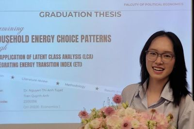 Hành trình đi tìm lời giải cho những câu hỏi 'vì sao?' bằng nghiên cứu khoa học của nữ thủ khoa ngành Kinh tế