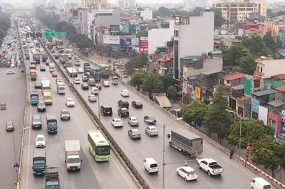 Xe không được di chuyển liên tục ở làn vượt cao tốc