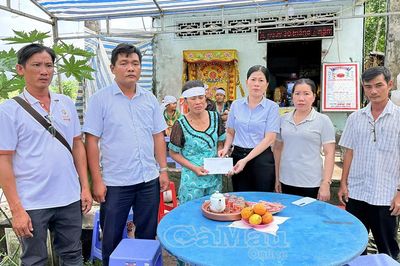 Xã U Minh kịp thời hỗ trợ gia đình hộ nghèo có người thân đột tử