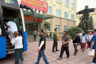 Vì sao ngày càng nhiều người bị trục xuất về nước?