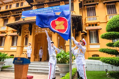 Lễ thượng cờ kỷ niệm 31 năm Việt Nam tham gia ASEAN