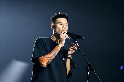 Rapper MCK xin lỗi, gỡ bỏ 19 ca khúc có ngôn từ không phù hợp