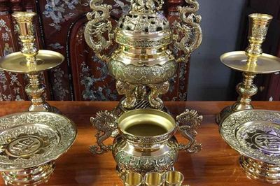 Mẹo vệ sinh đồ thờ bằng đồng luôn sáng đẹp và bền màu theo thời gian