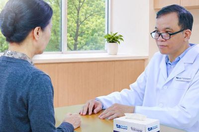 Đau đầu tưởng thoái hóa cột sống cổ, người phụ nữ 58 tuổi đi khám bất ngờ phát hiện vỡ túi phình động mạch não