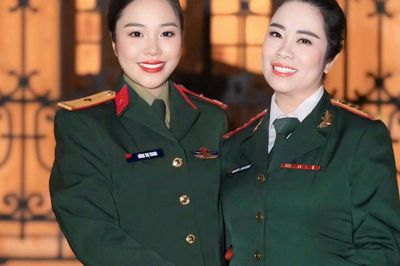 Nữ ca sĩ mang hàm Đại úy, hai lần thủ khoa Đại học Văn hóa Nghệ thuật Quân đội