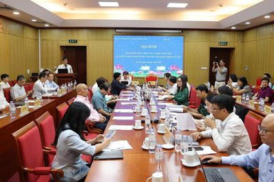 Hoàn thiện chính sách, phát triển công nghiệp dược liệu hiện đại để đưa YHCT thành một trong những trụ cột của hệ thống y tế