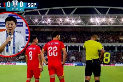 ĐT Việt Nam không có bàn thắng, vì sao HLV Kim đợi tới phút cuối mới thay người?