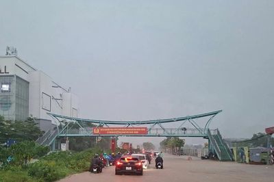 Sở Xây dựng nói gì về việc nút giao Cổ Linh- Long Biên bị ngập sâu trong trận mưa lớn chiều qua?